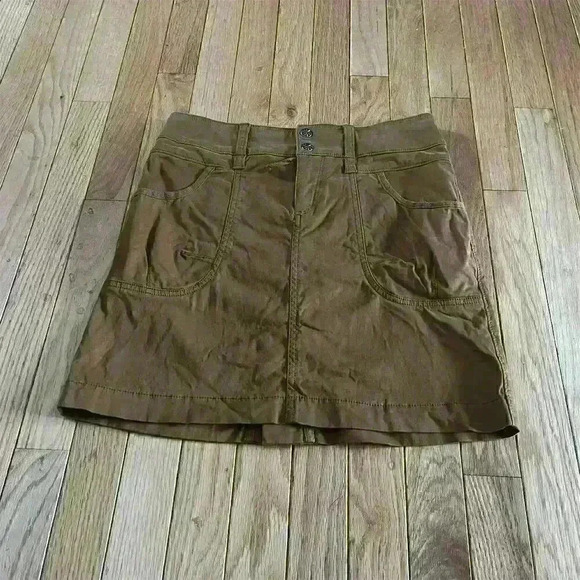 Athleta Women's Mini Skirt Size 2 Beige Short Casual with Pockets and Button - Picture 1 of 6